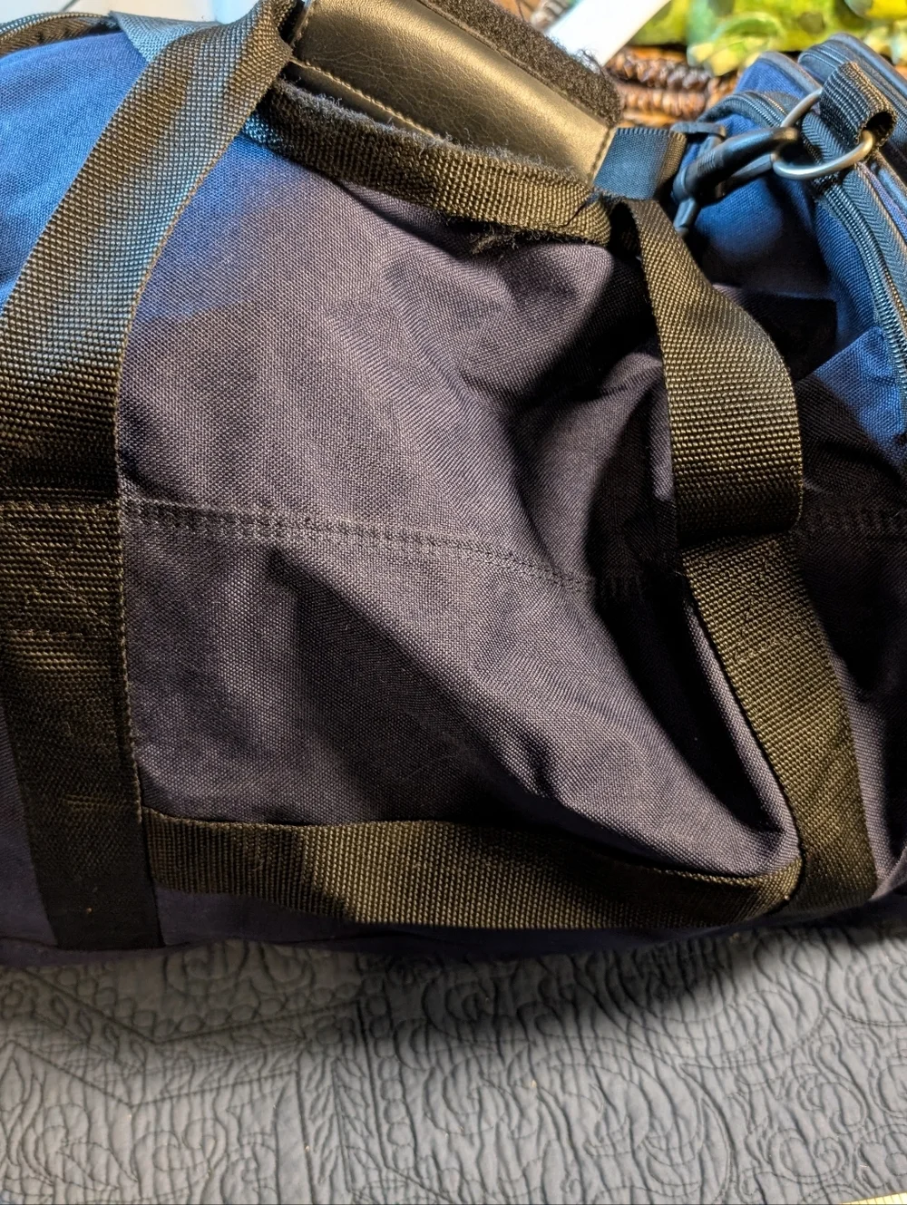 American Tourister Navy Blue Travel Duffle Bag Carry On Gym Weekender Pockets